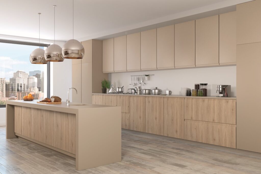 Cocina en madera y color beige.